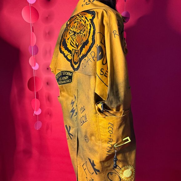 Upcycled Graffiti Tiger Coat – Hand-Painted Sustainable Art Jacket - Picture 3 of 12